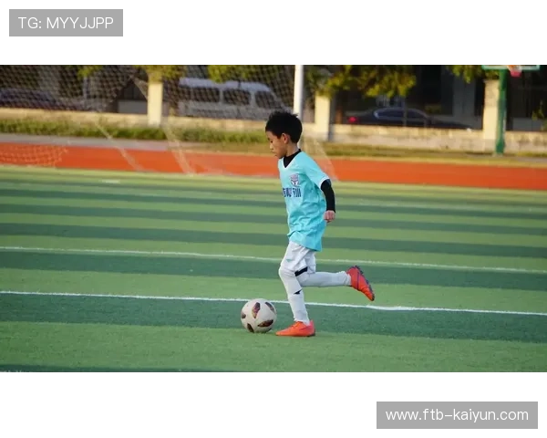 足球青训破局调查学训矛盾场地不足问题待解
